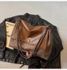 Bolsa de Ombro Retrô para Mulheres 2024 Nova Tendência de Vendas Quentes Bolsa Transversal com Corrente Elegante Grande Capacidade Textura de PU Bolsa de Mão para Axila