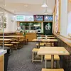 Conjunto de Mesa e Cadeiras Estilo Yuan Ji Yun Jiao para Lanchonete de Café da Manhã, Banqueta de Madeira Maciça, Mesa Comercial para Restaurante de Hot Pot Picante com Macarrão Caracol