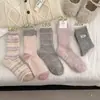 Meias Femininas Série Rosa Fair Isle Retrô, Outono e Inverno Quentes Fofas Versáteis Modernas Meias Largas Sem Costura Meias Esportivas
