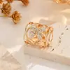 Clip para Pañuelo de Seda de Tres Anillos Coreano Broche de Perlas de Dibujos Animados Broche de Flor de Camelia con Pedrería Clip de Cristal para Chal para Mujeres
