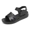 Sandálias de Couro Genuíno com Solado Macio para Mães Verão Antiderrapantes Confortáveis Sapatos de Praia para Meia-idade e Idosos Estampadas Planas Sapatos Femininos 620737