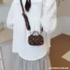 Mini Bolsa de Mão Estampada Retrô Infantil Bolsa Transversal para Mulheres Moda Outono 2026 Nova Bolsa Quadrada Pequena de Ombro com Monograma