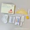 Set de Tenedor Cuchillo Plato Desechables para Pastel Envío Envuelto en Película Caja de Regalo para Fiesta de Cumpleaños Juego de Cinco Piezas Vajilla para Mesa de Pastel