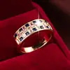 Design de grade de tabuleiro de xadrez requintado anel completo de diamantes masculino e feminino mesmo anel estilo doce cool ins senso de decoração senso de atmosfera anel do dedo indicador feminino