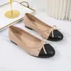 Sapatos Femininos Plus Size Transfronteiriços em Estoque, Sapatilhas Estilo Chanel, Sapatos Baixos Femininos com Laço, Mocassins Simples, Sapatos Rasos de Bico Redondo