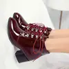 20 Botas Nuevas de Cuero Patentado Europeo y Americano Otoño e Invierno para Mujer con Cordones Caña Corta Botas Martin Zapatos de Tacón Medio Grueso Amazon deseo Zapatos de Comercio Exterior