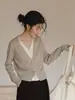 Gaocao Alta Inteligencia Sentido Estilo Dinero Viejo Falso Dos Piezas Cuello en V Manga Larga Top Mujer Otoño Capa Interior Cárdigan de Punto Chaqueta