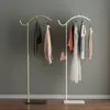 Cabide de Chão Curvo, Suporte de Roupas de Metal com Base de Pedra Sinterizada, Cabide Minimalista Moderno para Quarto ou Hall de Entrada