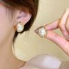 Pendientes Dorados de Lujo Ligero Vintage de Alta Gama para Mujer 2026 Nuevo Estilo Pendientes de Perla con Agujas de Plata Diseño de Nicho Accesorios Metálicos para Orejas