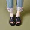 Pantuflas de suela gruesa para mujer para uso en exteriores, nuevas sandalias de moda 2026 de una tira, zapatos de plataforma ligeros de cuero suave de verano para mujer