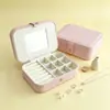 Caja de almacenamiento de joyería larga de cuero más vendida en el extranjero, caja de accesorios portátil, caja de exhibición de escritorio para pendientes, colgantes y anillos, venta al por mayor