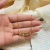 Colar de Trevo de Quatro Folhas com Gelo Triturado Dourado para Mulheres, Design Retrô, Exquisito e Estiloso, Corrente de Clavícula Versátil