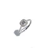 Anillo Cuadrado Pequeño de Moissanita Diamante en Plata de Ley S925 Exclusivo de Pang Donglai para Mujer, Moderno Anillo Cuadrado de un Quilate