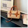 Nova Bolsa Boston Pequena para Mulheres 2026, Estilo Suave e Delicado, Bolsa Almofada de Mão com Fechadura, Bolsa Transversal Versátil para o Dia a Dia