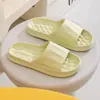 Qidashun Fabricante al por mayor Chanclas de espuma para hombre y mujer, Nuevas pantuflas para el hogar, Pantuflas de interior para parejas para el verano