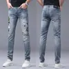 Jeans con Estampado y Bordado Nuevos para Hombre Primavera/Verano 2026, Pantalones Largos Ajustados Elásticos, Pantalones de Tendencia Estilo Europeo para Hombre
