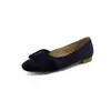 Comercio electrónico transfronterizo estilo comercio exterior Talla grande tamaño super grande Punta cuadrada cruzada Zapatos de vestir de corte bajo talla grande zapatos de mujer
