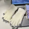 Nuevos guantes de invierno y otoño con cabeza de castor rizado, guantes de kt cat, guantes de muñeca de dibujos animados cálidos de felpa lindos