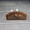 Pente almofadado de sândalo dourado esculpido para mulheres com cabelos longos, pente de massagem meridianos de sândalo, pente de terapia capilar, item de presente