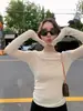 Suéter de punto blanco off-shoulder estilo coreano para mujer, otoño e invierno 2026, suéter de capa base, top elegante y ajustado