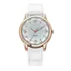 Reloj de Cuarzo Popular para Mujer Douyin 2025 Esfera Bicolor Correa Reloj para Mujer Lote de Fabricante de Relojes Creativos