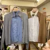 Thirteen Lines Coleção Outono 2026: Camisa de linho elegante, de cor sólida, com design de blusa de tricô falsa de duas peças para mulheres