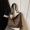 Bolso de Hombro de Terciopelo de Ciervo Otoño/Invierno para Mujer 2026 Nuevo Gran Capacidad Bolso de Axila de Gama Alta Versátil de un Solo Hombro para Viajes