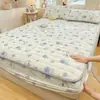 Nueva funda de cama acolchada de terciopelo de leche engrosada clase A, cálida de invierno, agradable al tacto, sábana, juego completo de tres piezas para estudiante