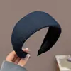 Diadema ancha de color oscuro para mujer, nuevo estilo otoño 2026, accesorio para el cabello cómodo y de alta calidad que no aprieta la cabeza