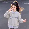 Diseño Otoñal de Alta Gama Casual Patchwork Rayado Falso Dos Piezas Sudadera con Capucha de Solapa Elegante Moderno Conjunto de Dos Piezas de Jeans