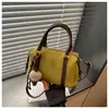 Bolsa de viaje transfronteriza para mujer, gran capacidad, nuevo estilo 2025, bolso de hombro de gamuza moderno, bolso cruzado de gran capacidad, bolsa tipo almohada