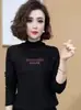 Nueva Camiseta Básica de Cuello Medio Alto para Otoño e Invierno, Top Bordado Tendencia en Tiktok, Corte Ajustado, Adecuado para Usar en Capas o Solo, Moderno y Versátil
