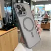 Yadun é adequado para capas de celular Apple 17, oferecendo uma cobertura completa com sensação semelhante à pele e atração magnética, e é compatível com iPhone 16, apresentando furos de precisão em acrílico.