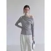 Camiseta Gris de Manga Larga Off-the-Shoulder Estilo Coreano para Mujer, Nuevo Diseño de Otoño, Pura e Inocente, Top Ajustado de Un Hombro