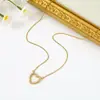 Colar de Aço Titânio Não Desbota para Mulheres, Design Único de Nicho, Estilo Tendência de Celebridade da Internet, Corrente para Clavícula com Pingente de Cobre Minimalista, Mais Vendido