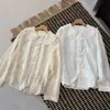 Camisa dulce de otoño nueva estilo japonés con bordado floral y cuello de muñeca de manga larga para mujer, blusa de corte holgado estilo universitario con ribete de encaje