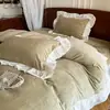 Conjunto de quatro peças de roupa de cama de inverno estilo francês, grau A, veludo de leite com renda plissada em relevo, capa de edredom e lençol de cama espessados e quentes 4