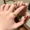 Anillo de Zirconia Brillante con Diseño de Gota de Agua en Forma de V a la Moda, Nuevo Producto de Alta Gama, Anillo Fino Chapado en Oro de 18 Quilates para Mujeres, Anillo Estilo Ins