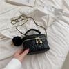 Bolsa Mini de Ombro com Corrente Lingge Feminina Primavera e Verão Nova Versátil Transversal Atmosfera Têxtil Bolsa de Mão da Moda