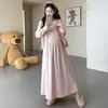 Ropa de Maternidad Otoño Invierno Nuevo Conjunto de Dos Piezas Cardigan de Encaje Estilo Coreano Bordado de Flores Pequeñas Camisola Falda Larga Cintura Alta Cubre Vientre Conjunto