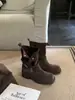 Botas de cavaleiro femininas com aumento de 6 cm, mesmo estilo da Uva da Mamãe, botas Martin de salto grosso e sola grossa Maillard com tiras de fivela de couro, botas curtas