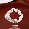 Pulseira multicamadas de contas de vidro, luxo leve, pulseira de pulso de alta moda, design estiloso e único, acessório feminino versátil