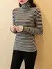 Camiseta básica de punto a rayas con cuello alto para mujer, de manga larga, adelgazante, moderna, versátil, top tipo suéter holgado para otoño e invierno