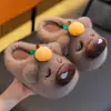 Pantuflas de algodón para niños de invierno con dibujos de capibara, cálidas y afelpadas, de suela gruesa, a juego para padres e hijos, peludas, zapatos de algodón con talón cerrado para niños y niñas