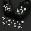 Accesorios para Zapatos Croc Negro y Plateado Camelia Brillante DIY Flor de Zapato de Pedrería de Alta Gama Hebilla de Zapato Joyería de Perlas Accesorios