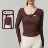 Nuevo Top de Yoga con Patrón de Corazón Calado Retorcido Manga Larga Cuello Cuadrado Irregular Corte Ajustado Ropa Deportiva Top de Baile Fitness