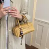 Bolsa Boston de alta gama para mujer, nuevo modelo de verano 2026, diseño de hebilla de cinturón exclusivo, bolso de hombro moderno y a la moda