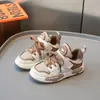 Tênis Esportivo Infantil Primavera e Outono Novo Estilo Coreano Solado Macio Antiderrapante Casual para Meninas Corrida Tênis Pai para Meninos 26-36