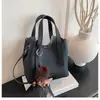 Moda de Comercio Exterior Bolso Simple para Mujer 2025 Nuevo Invierno Bolso de Mano Versátil Bolso Cubo con un Toque de Lujo, Bolso de Hombro y Cruzado