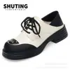 Sapatos Mocassins primavera sapatos pequenos de couro sola macia sola grossa estilo britânico versátil casual camada única sapatos fabricantes entrega em peça única